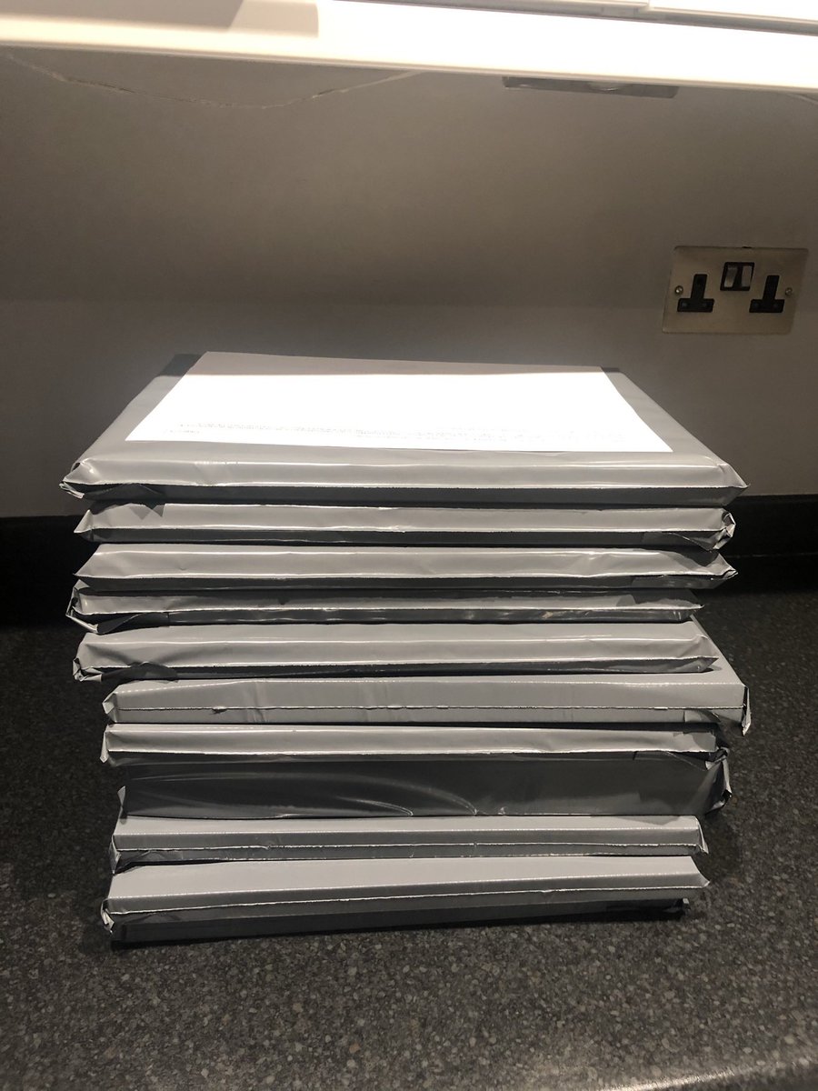 mysteryfootball's tweet image. 🎉 New Years Giveaway! 🎉 

To celebrate and thank you for your support this past year, we will be picking  𝗧𝗛𝗥𝗘𝗘 people to win a Mystery Shirt box! 

To enter: 
1️⃣ RT this tweet
🤝 Follow us

Good luck! 🤞🏻