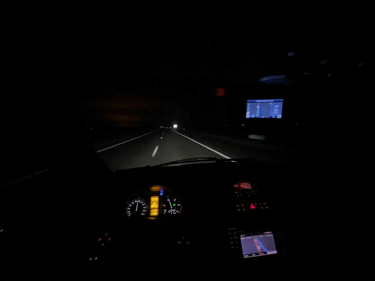 pascal098's tweet photo. @RWSverkeersinfo wat hadden jullie de #a6 mooi leeg gewerkt vanochtend 😅
Mag elke ochtend wel tussen 6:00 en 6:45 tussen lemmer en Lelystad
Tot Urk met groot licht kunnen rijden met de @NPORadio2 #Top2000 op de voorgrond 
Om zo optijd te kunnen genieten van de omgeving op dienst https://t.co/Cd2UQ1pgM4