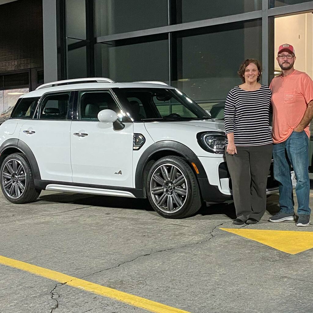 christi_holt74's tweet photo. Happy New Year to me! #minicoopercountryman https://t.co/0nC9PGUV8s