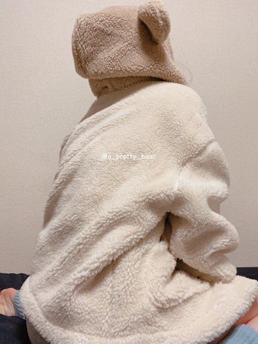 あけましておめでとうございます！！ 今年も何卒よろしくお願いします🧸💓  色々と挑戦できる年になるといいなあ☺️  飼い主さんからお昼頃に何か発表があるらしいですが、私もいまいちわかりません...笑  あ、お年玉まってます🥺✨✨笑  #くまちゃん🧸 #a_pretty_bear🧸<a href="/tag/%E3%81%8F%E3%81%BE%E3%81%A1%E3%82%83%E3%82%93"class="tags"><span>#くまちゃん</span></a><a href="/tag/a_pretty_bear"class="tags"><span>#a_pretty_bear</span></a>