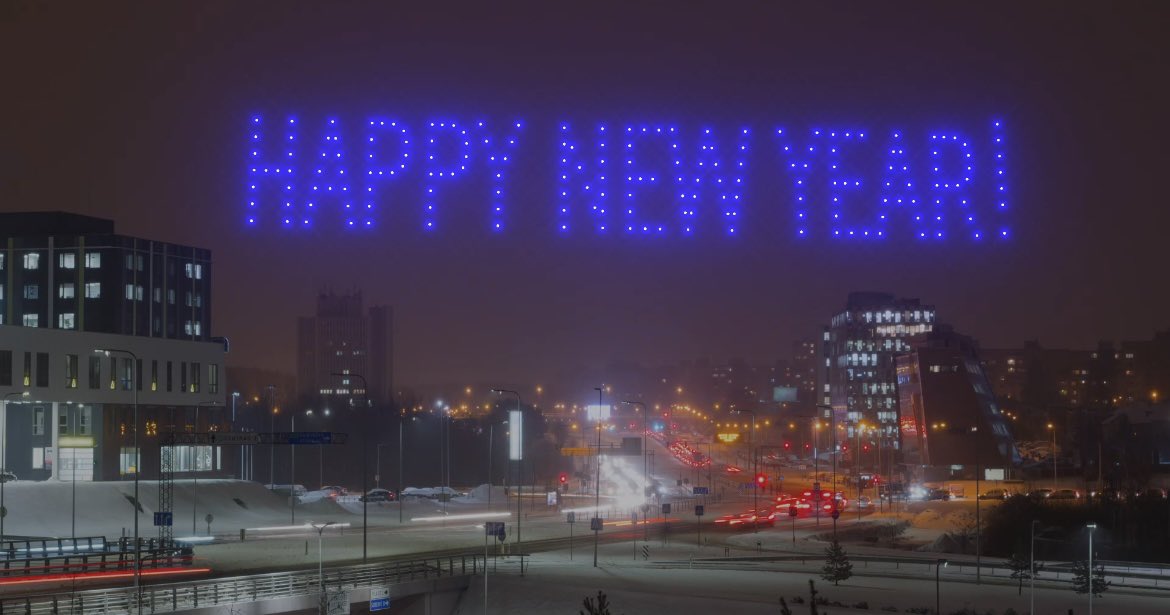 Skypixdroneshow's tweet photo. HAPPY NEW YEAR 🎆 

#events 
#lightshows 
#дроны
#droneshow 
#dronelightshow 
#шоудронов https://t.co/j09Ig6wydN