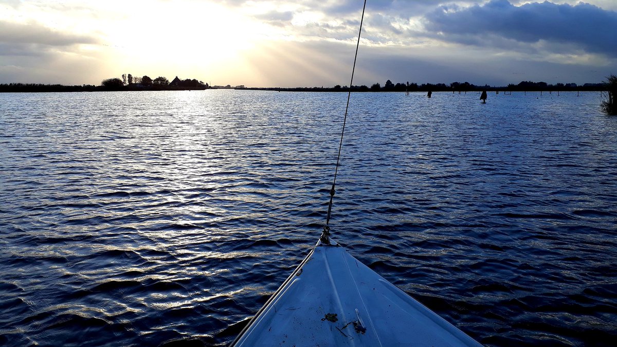 #mooistefoto2021 
Op een mooie herfstochtend even met de boot naar de pinken. Gewoon omdat het kan. #boeren #fryslan