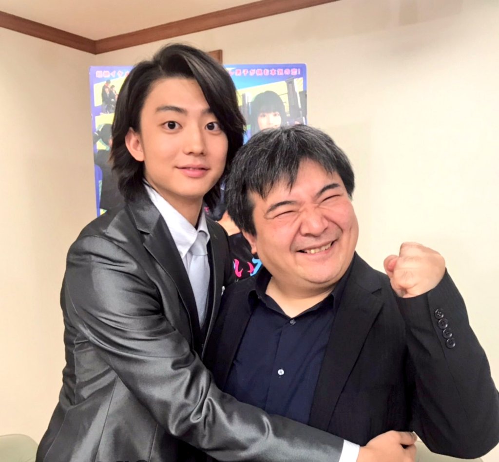 gontanakaya8850's tweet photo. 今年も去年とさして
変わらんカワイイ女の
子と格好良いロック
バンドとご機嫌な
映画とか作る人達と
萌え滾る絵を描く
絵師さん達の為に
生きて行きます😎
#大場はるか
#ナナランド
#Ulon
#GIFT
#井口昇
#伊藤健太郎
#茉崎ミユキ
#プロペラプロンプト https://t.co/stWpMLAqhJ
