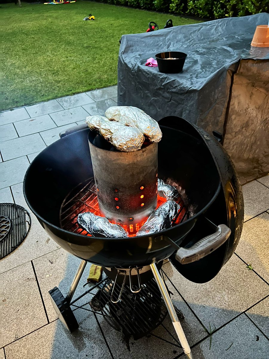 robshahverdyan's tweet photo. Getting ready for the „traditional„ Shahverdyan‘s New Year’s Eve barbecue 😜: this year it’s a dry aged t-bone, an entrecôte and Italian salsiccia #vascbbq #nephbbq #HaopyNewYear @nick_inston @jimbog_76 @SaadTheodore @NMawlaMD @LessneVIR #cookingfor100people https://t.co/JSczmjdK5I