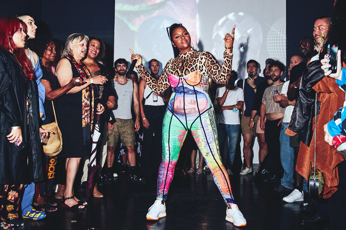 zak_krevitt's tweet photo. The thing I am most proud of in 2021 is producing #TheDigitalDiaspora w/ @towards_utopia  @herstoryDAO and @withFND, curated by @dianaesinclair and exhibited at @SuperchiefNFT!  We raised over 40e with a majority going to HSD's mission to uplift Black women and NB ppl🧵 https://t.co/9RBW8TZ7nY