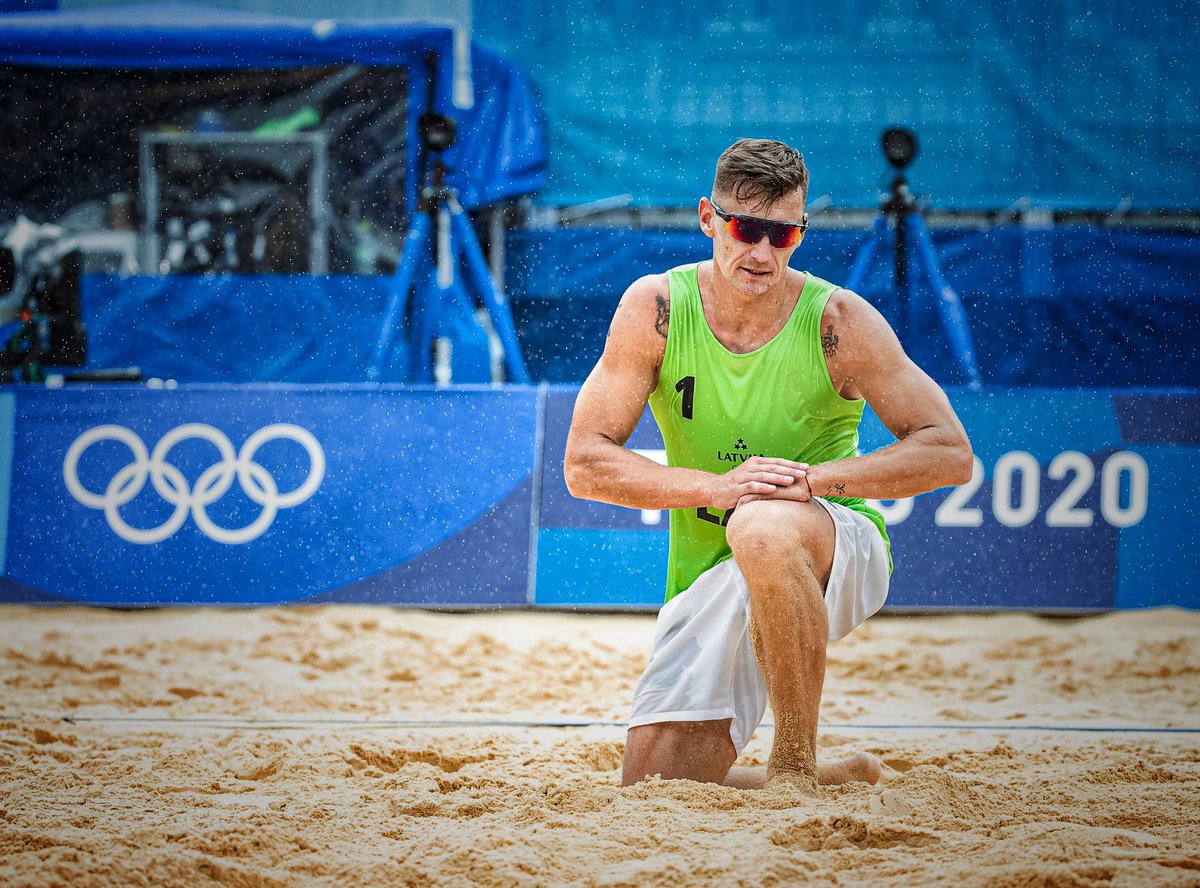 2021. gads bija pavērsieniem bagāts līdz pat pēdējam brīdim, kad pačukstēja man, ka 2022. gads būs izaicinājumiem piepildīts. Tāpēc arī visiem pārējiem novēlu nenobīties no grūtībām un izaicinājumiem un piepildīt savus mērķus!💪

Laimīgu Jauno 2022. gadu!💥🥂