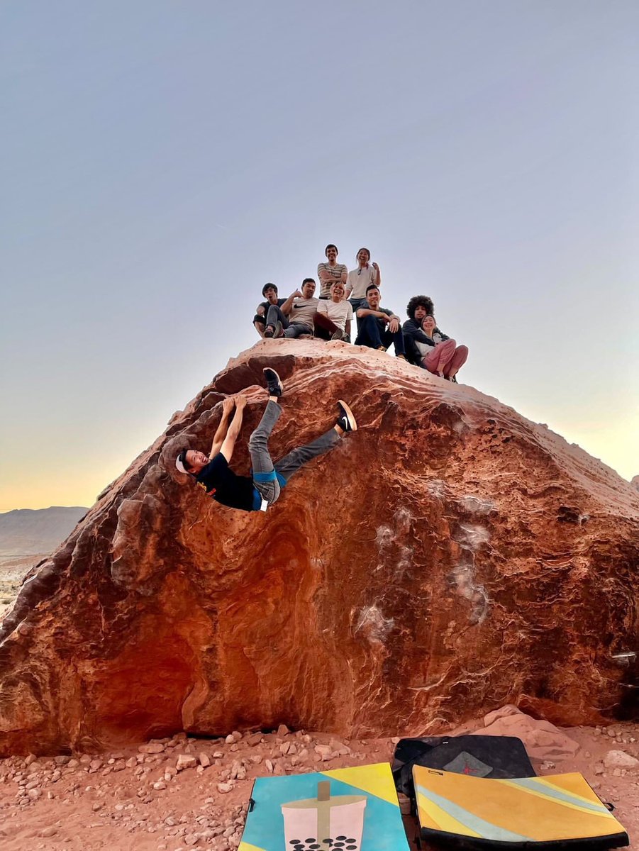 aHarmlessCup's tweet photo. I love my friends and rocks, and I can’t wait to climb more with everyone in 2022 :’) https://t.co/4ieFnMPkq7