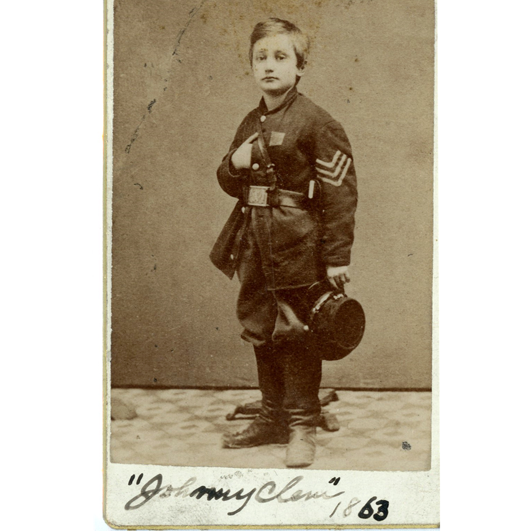 tnstatemuseum's tweet photo. Civil War soldier "Johnny" Clem was known as "The Drummer Boy of Shiloh" after legend spread that his drum was destroyed during the battle. He also fought in other battles, including Chickamauga, after enlisting with the 22nd Michigan regiment at age 12. #12DaysofMuseumObjects https://t.co/urCeAtyTBj