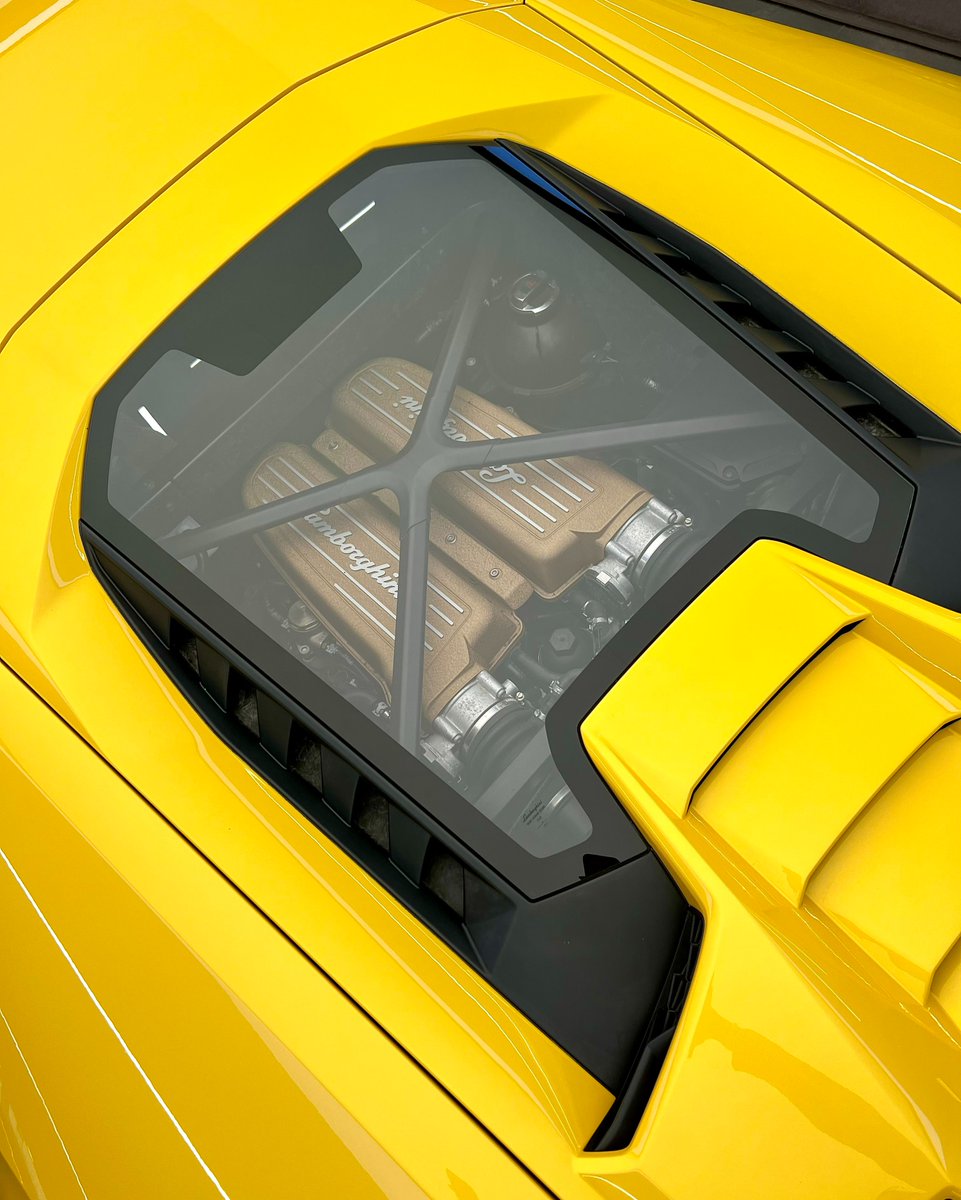 Happy New Years Eve.. Check out the engine on this Lamborghini🤩 

#Lamborghini #LamborghiniLeicester
