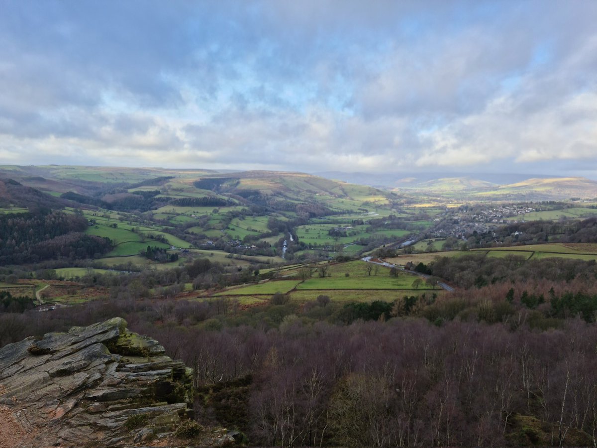 AndyPepler's tweet photo. Seeing out 2021 taking in the amazing scenery of the Peak District. Nothing like the great outdoors to clear the mind! https://t.co/BHcCTUWv5e