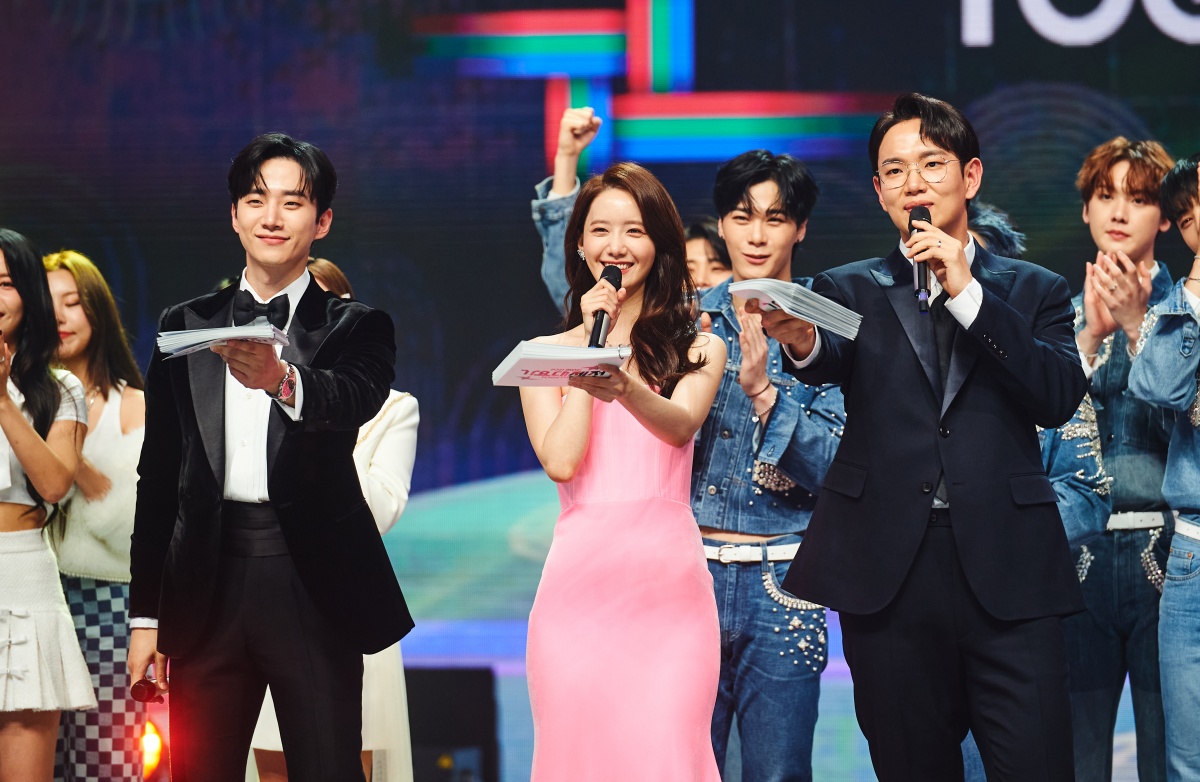 SNSD_0805's tweet photo. 2021 MBC 가요대제전 스틸컷 윤아 https://t.co/h2E8gs3maf