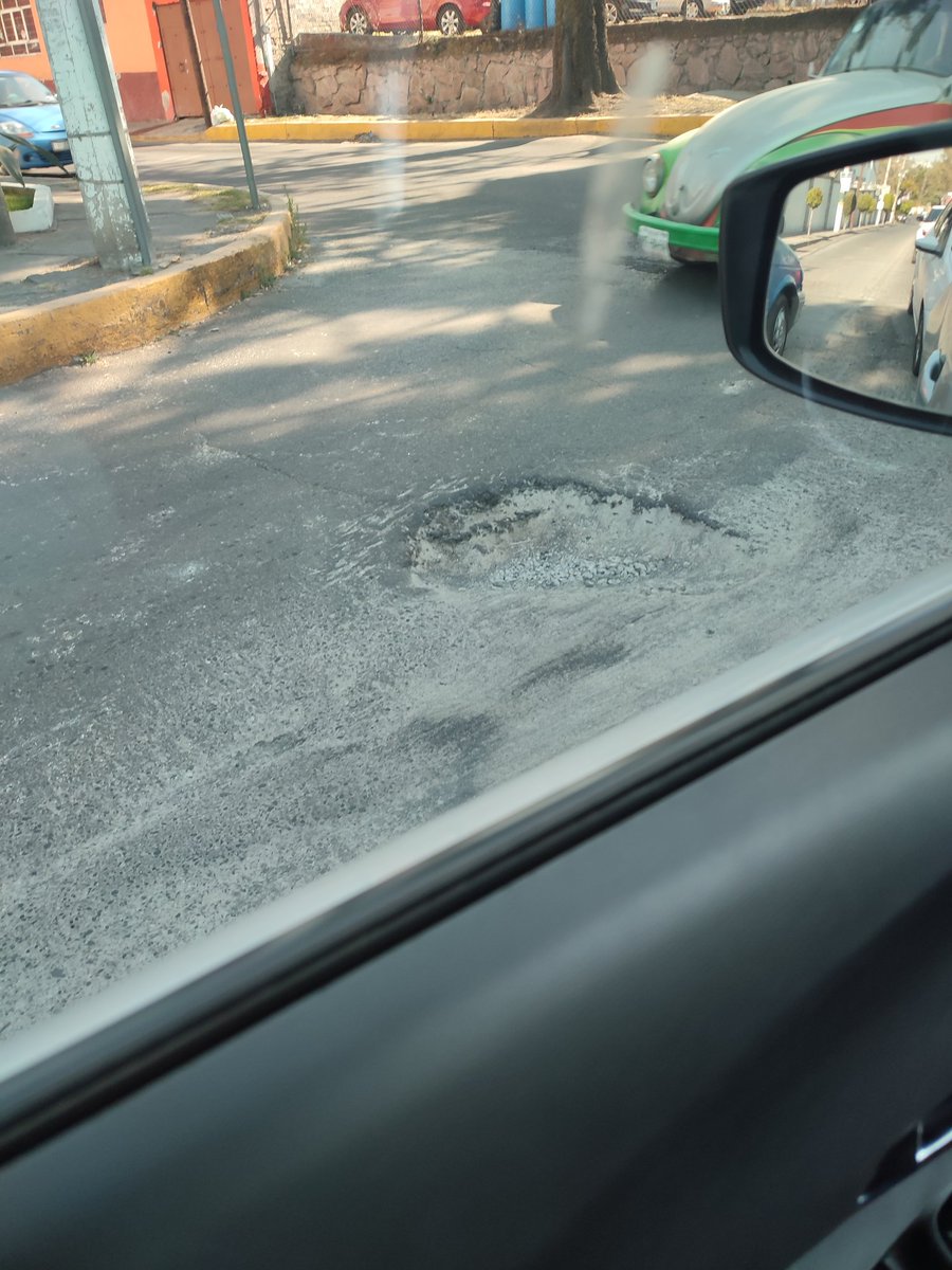 karkarikar's tweet photo. @GobAtizapan ojalá arreglen las calles. Atizapán centro, privada Porfirio Díaz https://t.co/1Te4kSAYsb