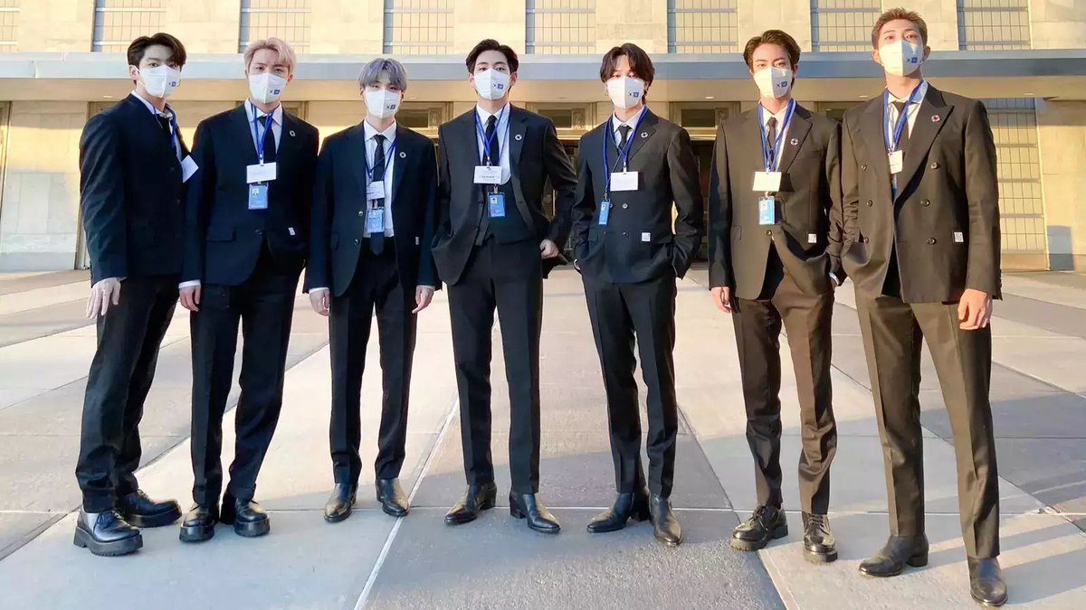 BTSdownloadteam's tweet photo. 💜 Your mask selfie
💜 Bias(es) wearing a mask
💜 Use Magic Shop hashtag:

#SoShowMeYourMask 
🎶I'll show you, show you🎶
💜💜💜💜💜💜💜

💜 Tag 7 #BTSARMY moots

@BTS_twt @bts_bighit @HYBEOFFICIALtwt
#방탄소년단 #ARMYvaccinatedtoo https://t.co/tNEsm5j6bF