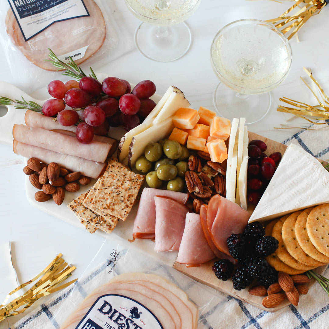 DiestelTurkey's tweet photo. Ring in the new year with a cozy at-home celebration. ✨

Sweats ✔️ 
Bubbly ✔️ 
Fancy snacks ✔️ https://t.co/hHHtq8C8QM