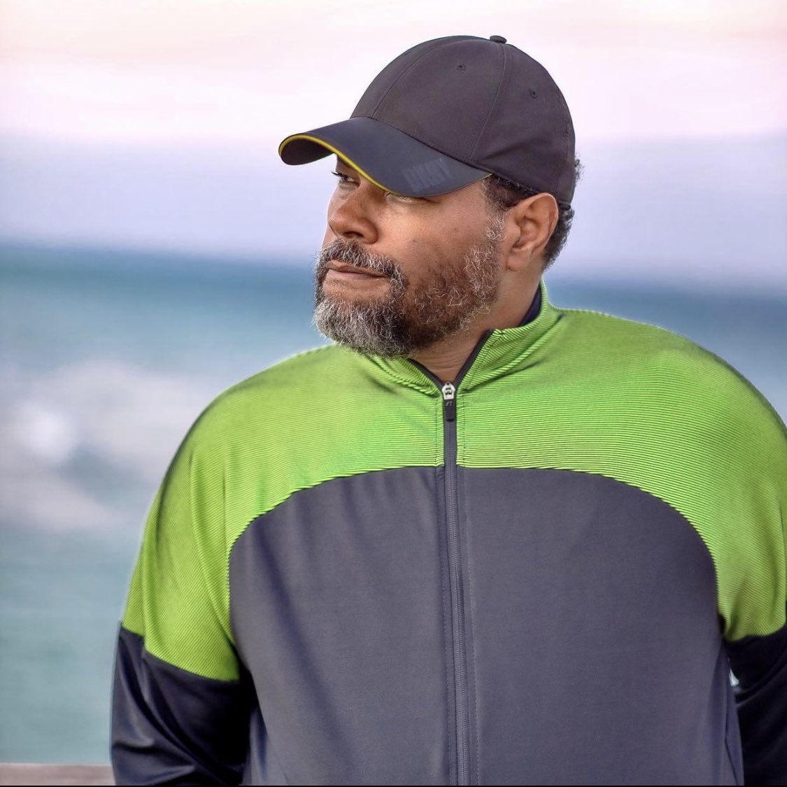 Yo mirando con orgullo
cuánto aprendieron los muñequitos de música
en el 2021. 
Estoy en mi propósito y con
gratitud. 
Que venga 2022 como quiera.
Yo Y M Mi 💙 #telodijoelchombo