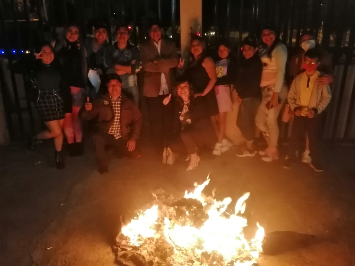 Feliz Año Viejo Abejitas, celebrando de esta fiesta tradicional de Ecuador para el mundo con Dr. @ArnoldDoobay <a href="/mairaal39929195/">Maira Alejandra Sanabria (🐝,🐝) 1730</a> <a href="/MarcoHidrol/">Marco Hidalgo Roldan</a> <a href="/VaraEnrico/">Enrico Vara (🐝,🐝) 190</a> <a href="/MrVictorNFT/">Victor Patiño NFT 🐺</a> <a href="/Humbert44485635/">Jorge Humberto (🐝,🐝)8140</a> <a href="/RosalesChamorr1/">Raquel Rosales</a> <a href="/Crypto_Swarm/">Social BEES (🐝,🐝)</a> <a href="/adrianapaspuel7/">adriana paspuel</a>