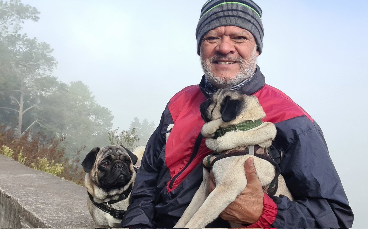 rolancastillo's tweet photo. #BuenDiaATodos #despidiendoel2021 en #elcerroElBaul con mis amores #Chata y #Ziky. Una mañana de neblina. #Bendiciones https://t.co/lKLsLi8yk8
