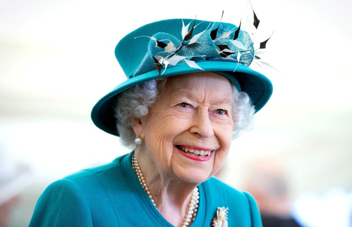 DailyMirror's tweet image. Queen has unusual favourite game that she likes to play on New Year's Eve mirror.co.uk/news/uk-news/q…