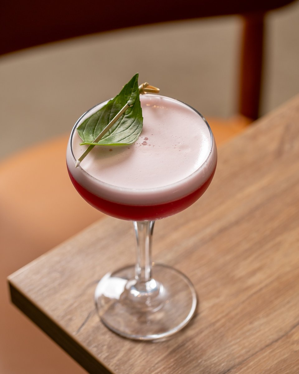 🎆The best time for new beginnings is now. May your New Year sparkle brighter than the Times Square ball.🎆

Your cocktail order @ Bayside - BLACKBERRY SOURS which includes gin, blackberry, fresh lime, basil, egg white. Mmm Mmm!!💜

baysidesocial.co.uk