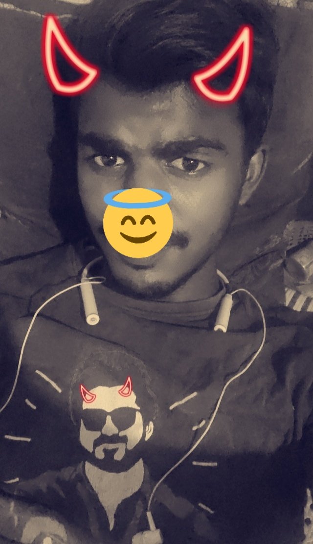 FreakyBoy_Offcl's tweet photo. My last Selfie of the Year 2021 With my Anna 🥺🤍 https://t.co/CV5EwCTkYh