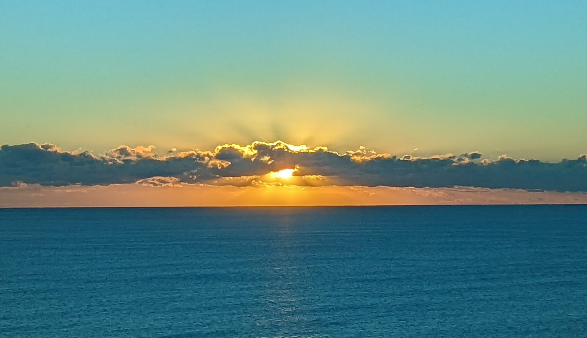 Happy New Year, everyone!

I hope that everyone stays safe and healthy in these tumultuous times, and that you all have a productive and inspiring 2022.