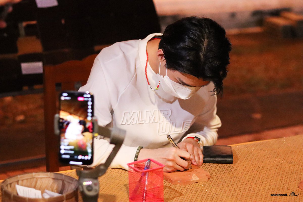 SAINTHOODx's tweet photo. MemorySaint Old Year 2021
#JOOXROOMSnyXSaint

สวดมนต์ข้ามปี 🛕@ พระธาตุแช่แห้ง จ.น่าน  ❤️🙏🏻 https://t.co/sKpp8H6Pwe