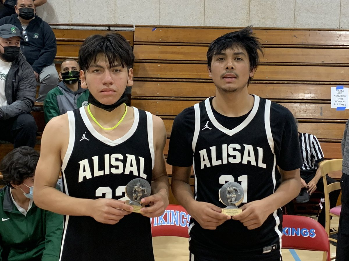 alisalhoops's tweet photo. Israel Valenzuela and Isaiah Regalado, All Tournament Players 🏀🖤💚 https://t.co/xHU5B1reyU