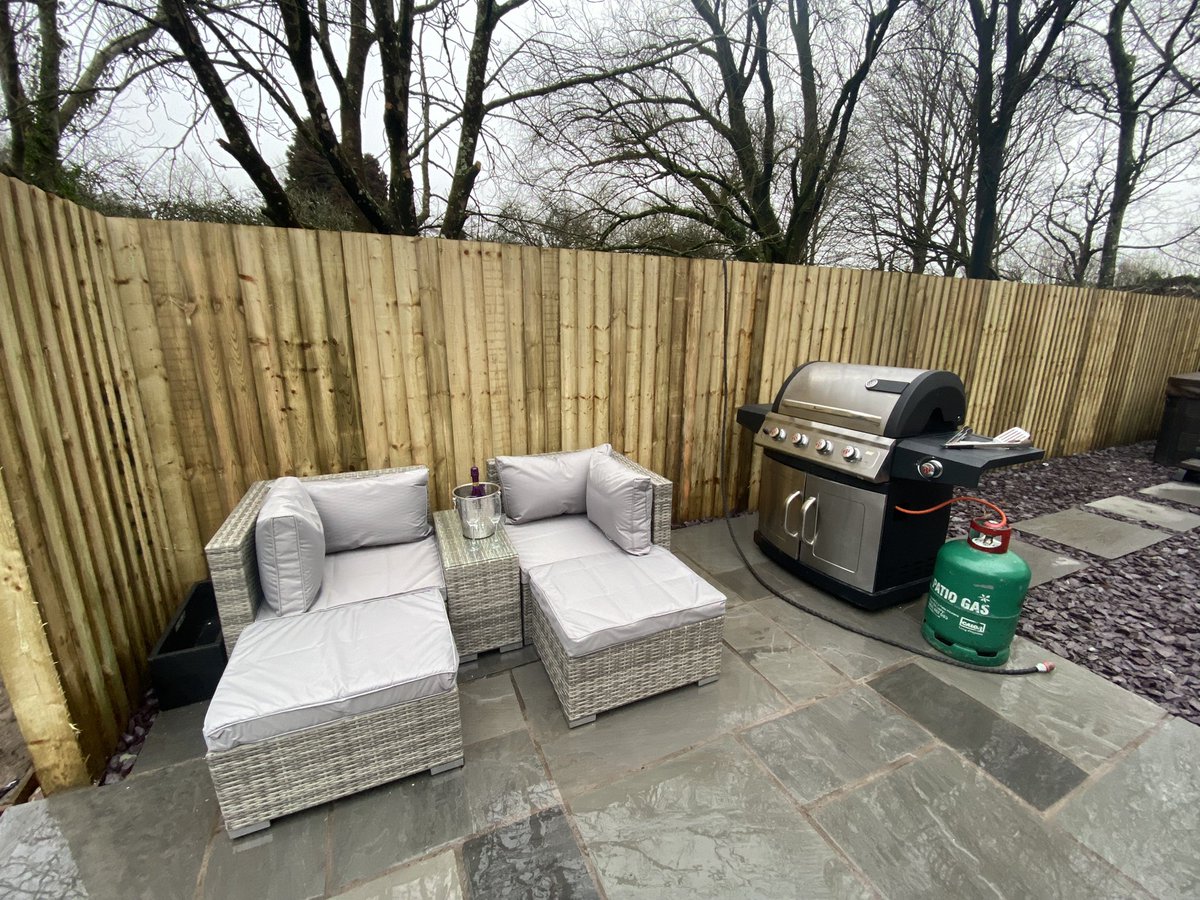 PandyFarm's tweet image. First guests to stay NYE  and welcome in 2022 @PandyFarm. Happy new year.