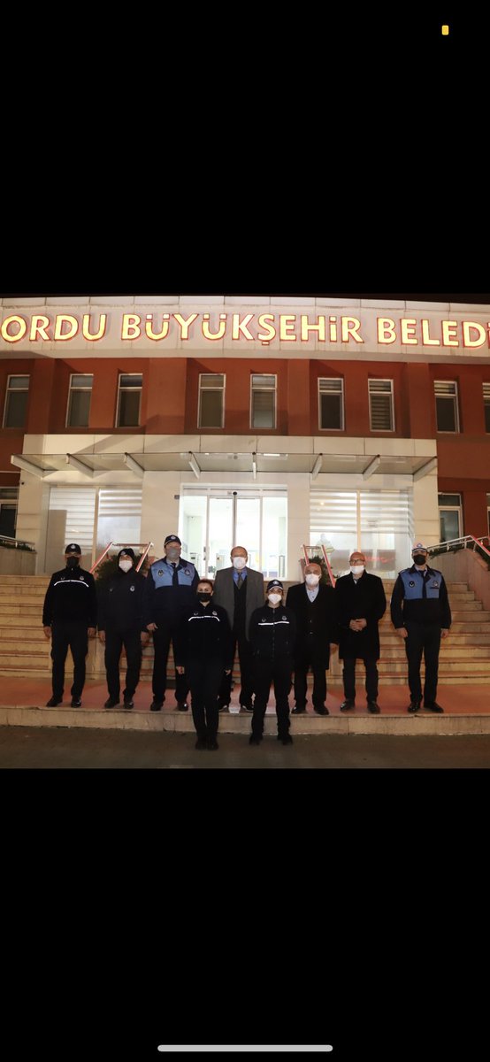 UmitCebi6152's tweet photo. Bugünde olduğu gibi Zabıta teşkilatı olarak 7/24 görev yapmanın mutluluğunu yaşıyoruz Yeni yılın tüm insanlığa sağlık mutluluk huzur getirmesi dileğiyle tüm teşkilatımıza kazasız belasız bir yıl geçirmemizi temenni ediyorum.. 🎄🎈 @obbzabitadaire @OrduBBld https://t.co/XnXQ190gzY