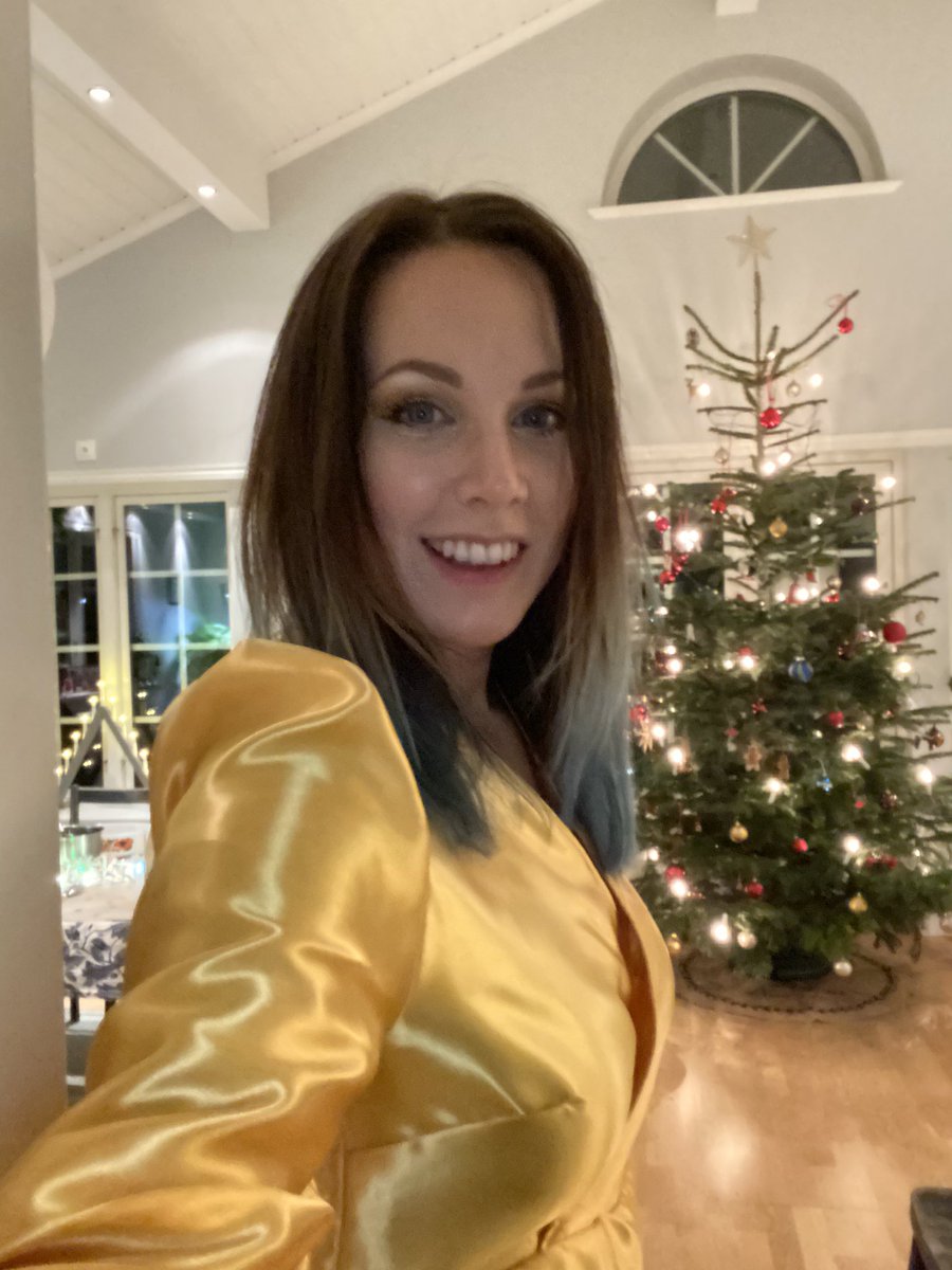 Jag önskar er ett gott nytt år! Kaffe har precis intagits för att hålla mig vaken! 😅🥳 Hoppas ert 2022 blir magiskt! 🎉🌟