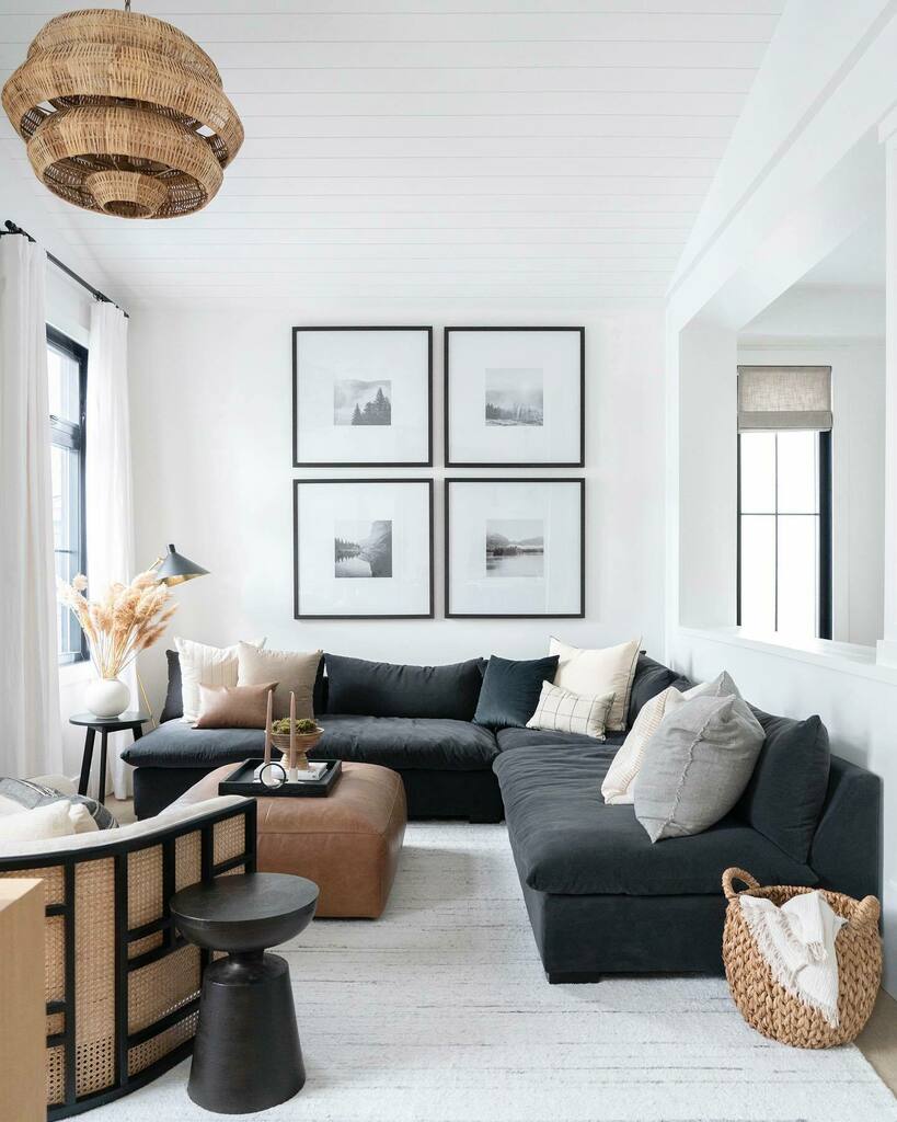 LeclairDecor's tweet image. We’re taking the day to reset our home after the holidays and slide into the new year with a clean, fresh slate! ☺️ Are you eager to put away the holiday decor or let it linger into January? 🤔 #theleclairhome instagr.am/p/CYKUsOSliZt/