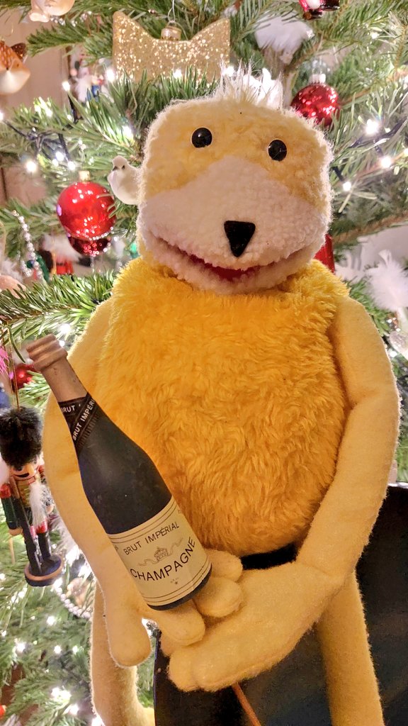 TheRealFlatEric's tweet photo. Flat Eric wishes everyone Happy New Year!  Have a great and happy and healthy 2022. 🍾 #HappyNewYear2021 🎆 #2022NewYear #HAPPYNEWYEARS #NewYearsEve #champagne #oliebollen #fireworks #photooftheday #photoblogger #MoetChandon #bollinger #veufclicquot #Silvester #NewYearsNightmare https://t.co/S5z3gE0MiS