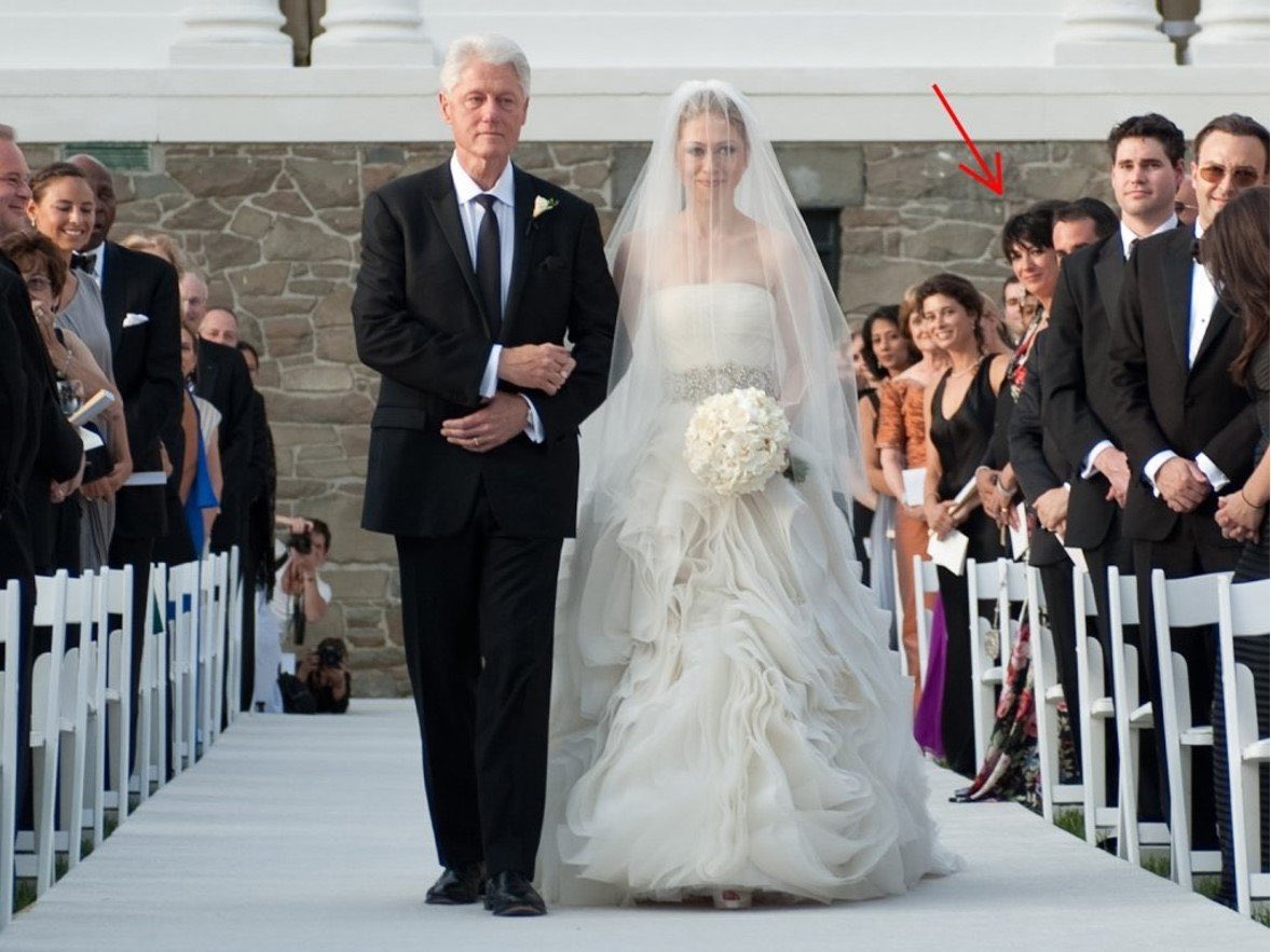 DineshDSouza's tweet photo. Here’s #GhislaineMaxwell at Chelsea Clinton’s wedding. Probably Chelsea’s dad put Maxwell on the list, in gratitude for the very important appointments she made for him https://t.co/TEOAzHOl37