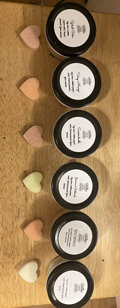 elemessentials's tweet image. some candles i made for a friend for christmas, dropping them soon ❤️‍🔥