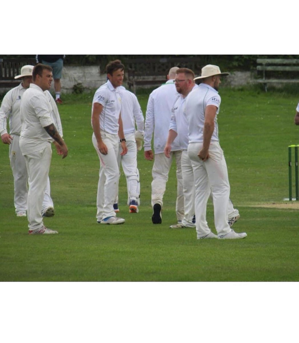 Greenside_CC's tweet photo. 2021 was a blast!! We are looking forward to 2022!! 💥

From everybody at Greenside Cricket Club, Happy New Year to everyone! ⚫️🟢 https://t.co/8A3VK881kS