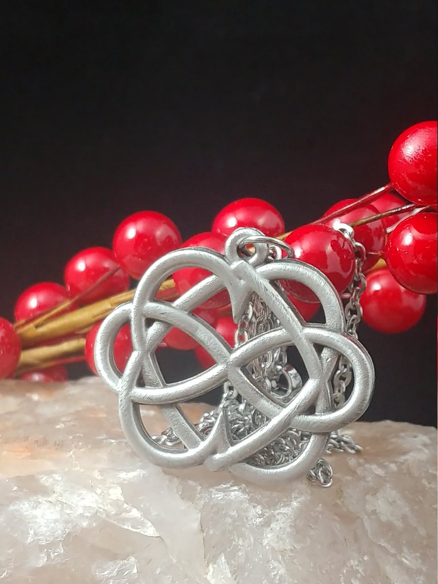 PewterSheldon's tweet photo. Thanks for the kind words! ★★★★★ "Love this !! Great Quality good price!!!" Raven H. https://t.co/xPPgIrWvwt #etsy #valentinesday #heart #pewter #infinityheart #memorialgift #foreverlove #bestfriendgift #infinitysymbol #celticknot https://t.co/3RbAm8EvTM