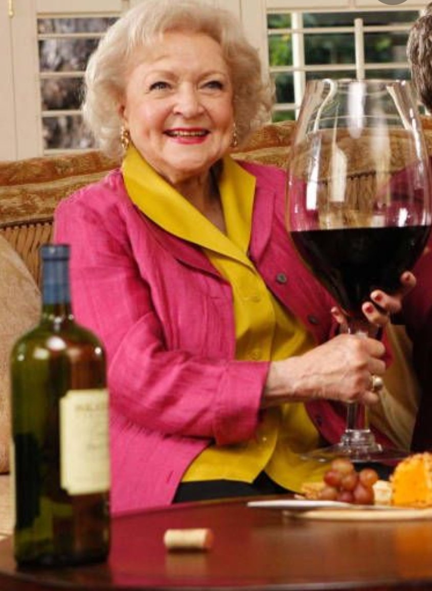 MadViolet13's tweet photo. Here's an idea. Let's all toast #BettyWhite at the stroke of midnight. Who's in? 🍷
#NewYear2022 #NewYearsEve #RIPBettyWhite #CollectiveToastForBettyWhite #thankyouforbeingafriend https://t.co/bitkxOEy5y