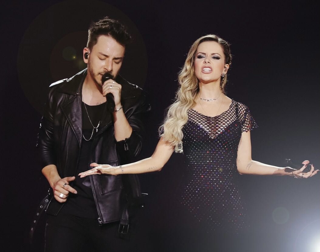 🎆 Hoje, a partir das 22:40, a Rede Globo exibirá trechos do DVD Nossa História no Show da Virada! 

#SandyEJunior #NossaHistoria