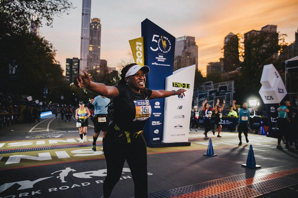 nycmarathon's tweet image. As the the sun sets on 2021, we sunset our celebration of #50YearsRunning. 

Thank you for helping to make the last 50 years so special. We can’t wait to welcome you at the next #TCSNYCMarathon race day.