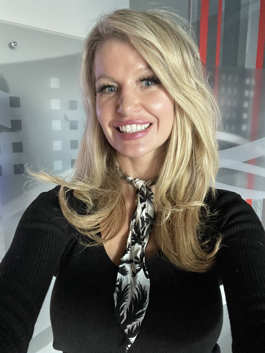 Lindsay_Warner's tweet photo. Last show of the year! See you at 6pm as we send you into the 2022 New Year. #CBCAlberta #TVNews https://t.co/58GWNhyaZD