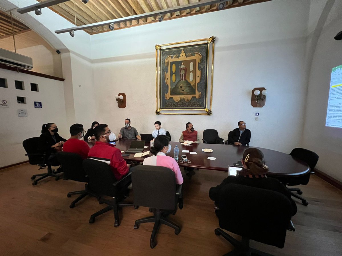SecTurismoSLP's tweet photo. Para trabajar en favor del sector turístico es importante conocer a fondo la #LeyEstatalDeTurismo.
En reunión de trabajo en #SecturSLP se hizo una revisión exhaustiva de cada artículo e inciso para trabajar siempre dentro del marco legal.
#PotosíParaLosPotosinos #TurismoSLP https://t.co/1al3xtDPA0