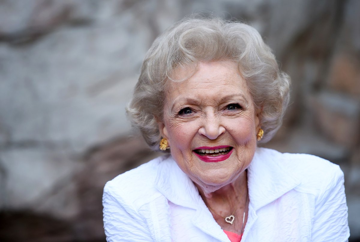 Detroitchelle76's tweet photo. Thanks for being a friend. You will be missed.  2021 I'm so tired of you .#BettyWhite RIH https://t.co/ht5qcY3pMW