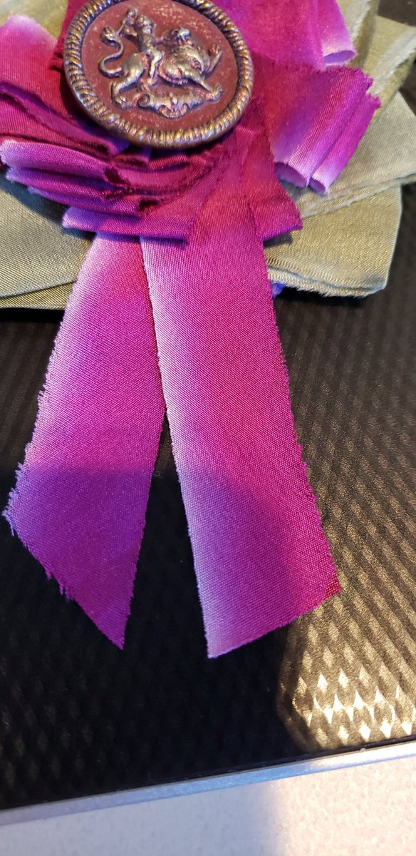 Ritterton's tweet photo. Mid-1800s button of a baby #dionysos #bacchus riding a panther made into a silk cockade.
Hand dyed silk purple, deeper in color than seen here, ribbon from #flowerseedpaper
And
Green hand-dyed ribbon from #SilkandLinenDE
Both on @Etsy
I made the #cockade by hand. https://t.co/W8fl9ASnck