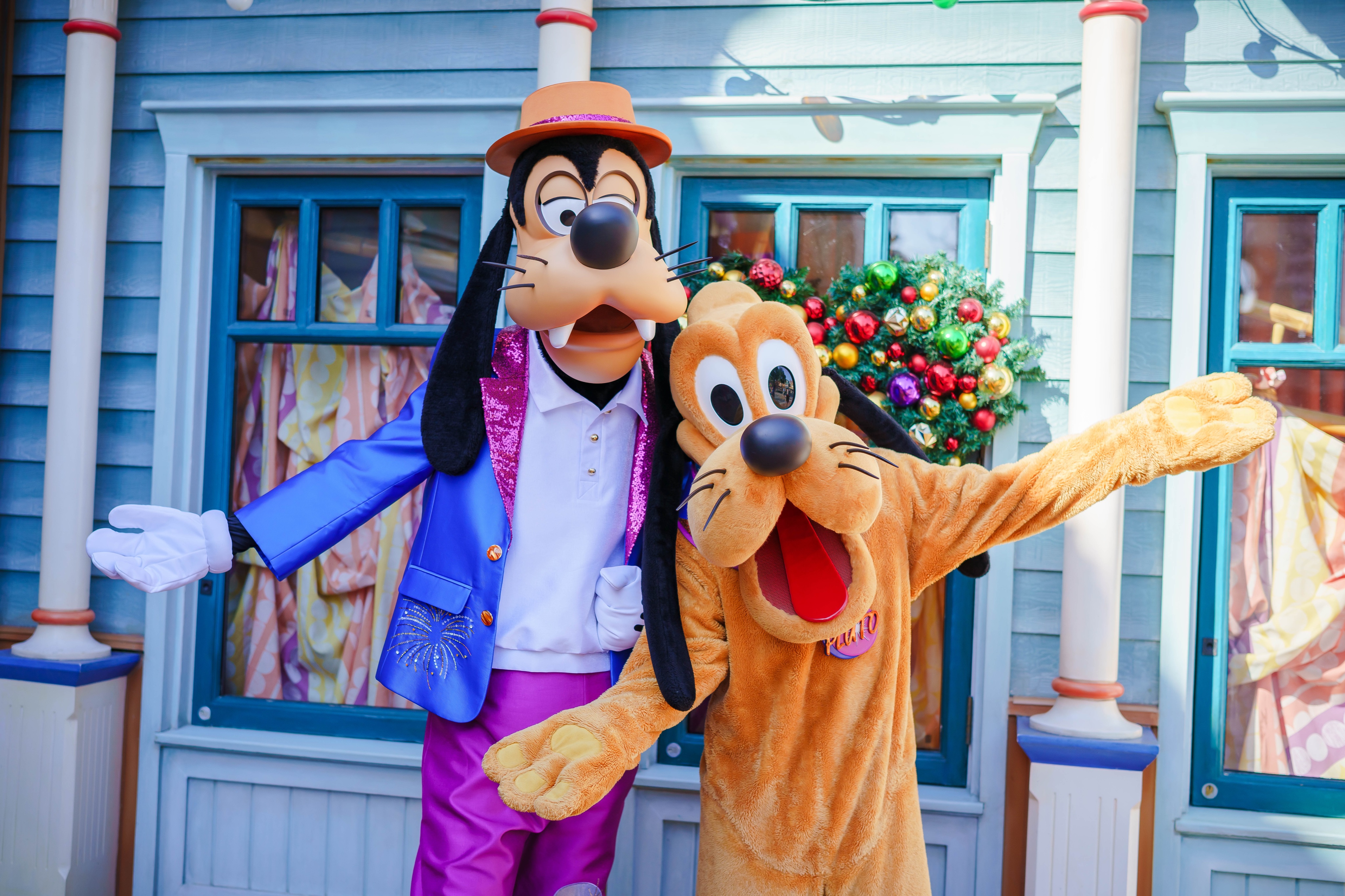 تويتر 上海ディズニーリゾート 公式 على تويتر Happy New Year 22 あけましておめでとうございます ディズニー の仲間たちがミッキー アベニューに華やかな衣装で登場し 新年 を迎えます さあ 一緒にお祝いしましょう T Co 4ezlz9wepw
