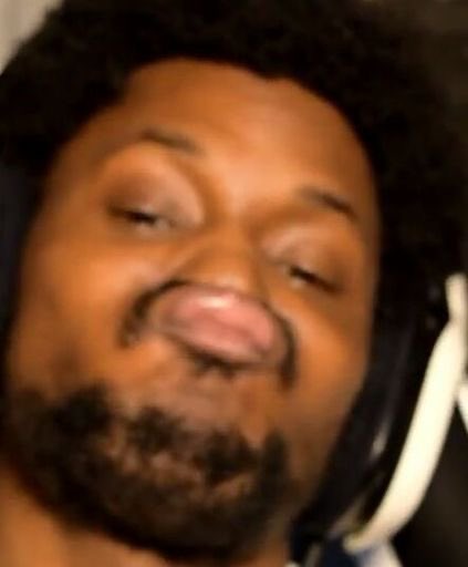 Sam93998743's tweet photo. @Mamaary_ @CoryxKenshin Walking w https://t.co/cLcZzP5Op1