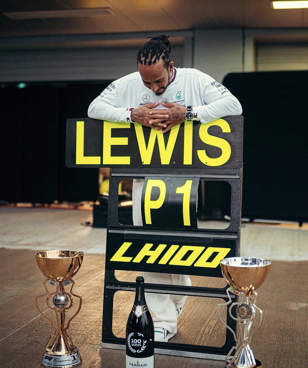 08KB24_'s tweet photo. First tweet of 2022, Lewis Hamilton is the greatest of all time https://t.co/KDg6xWHrav