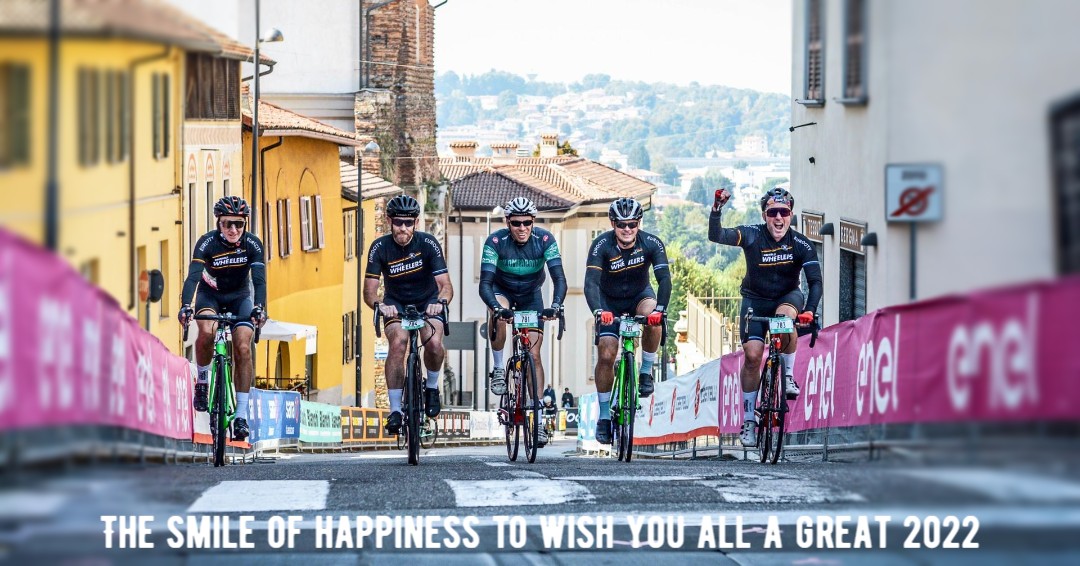 Ilperlo's tweet photo. This is what we wish you all: 
get to the finish line with this smile...it means you were winning your challenge! https://t.co/sSpZjVPWHg