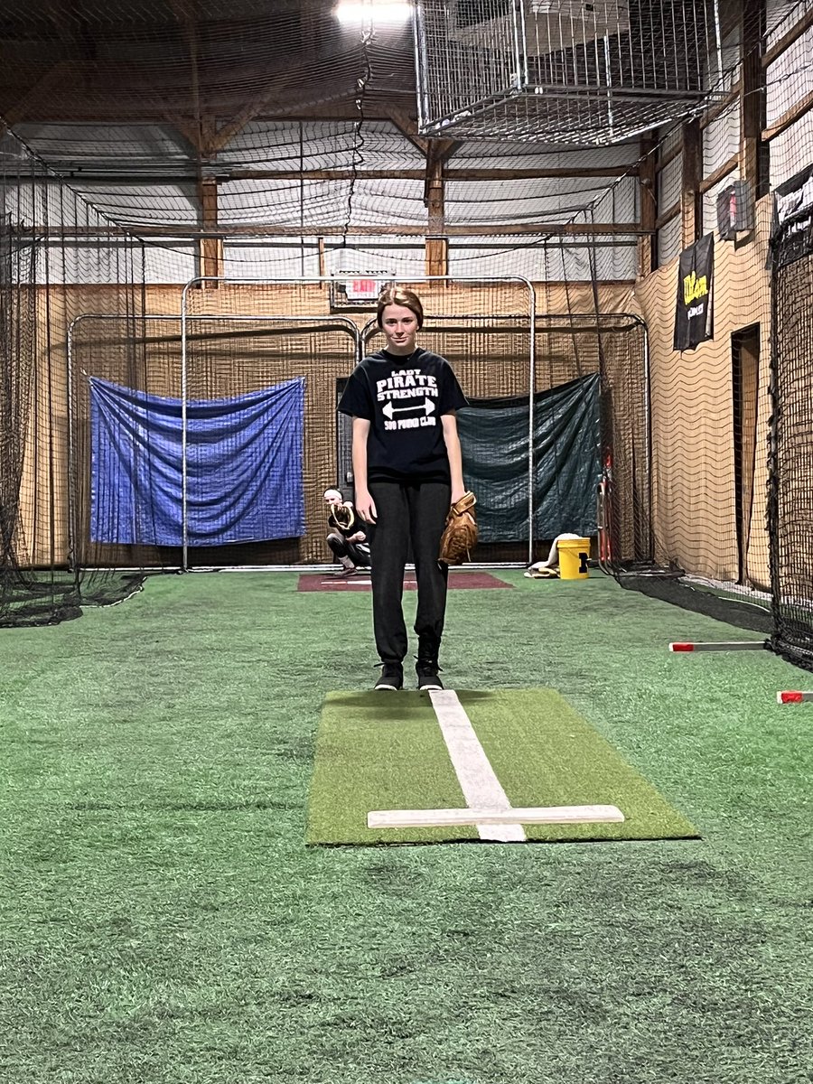 spease16's tweet photo. Happiness is having sisters pitch and catch for each other!! ❤️ @sydneypease8 #go27 #savemommasknees https://t.co/VIagAgb6lt
