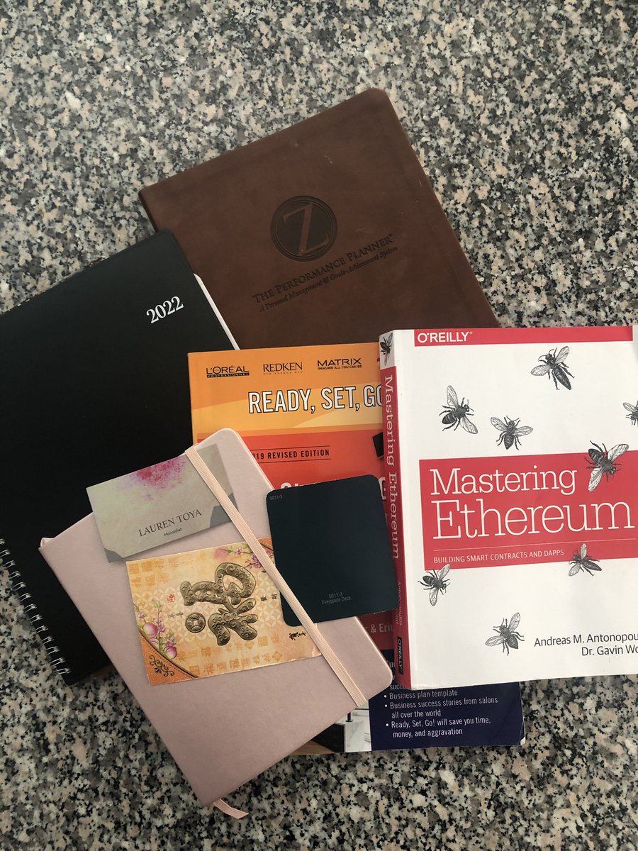 LaurenToya's tweet image. I love to goal set!! This is what I have been feeding my brain 🧠I am so ready for 2022, I am ready to network and make magic happen. 🪄 #manifestthatshit #goalsfor2022 #hairstylistonfire