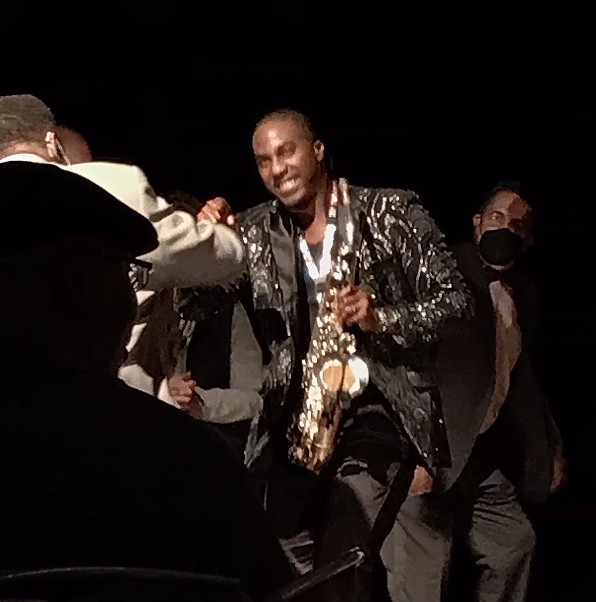 Cher_awo's tweet photo. Getting the New Year’s party started with Eric Darius at Rick Braun’s New Year’s Eve Getaway! 🎶🥂🎊🎷 @ericdarius #happynewyear #jazz #smoothjazz #jazzsax #ericdarius #gettingthepartystarted https://t.co/FYk6LFqTEX